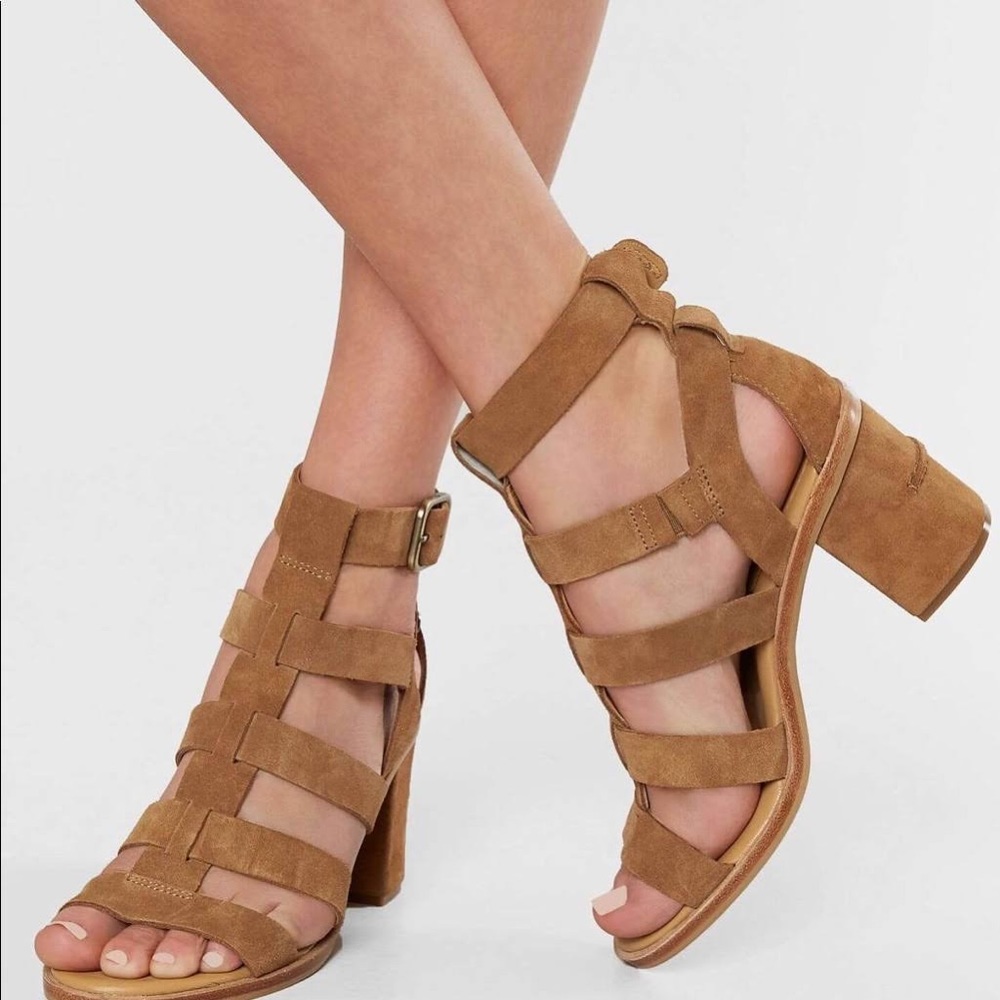 UGG Macayla suede sandal size 7.5